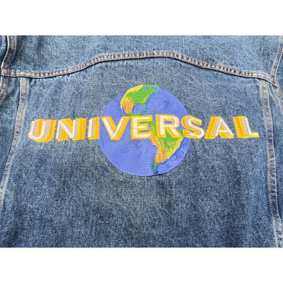 Vintage Universal Studios Men's Size L Embordered Button Up Demin Jacket - Picture 5 of 9